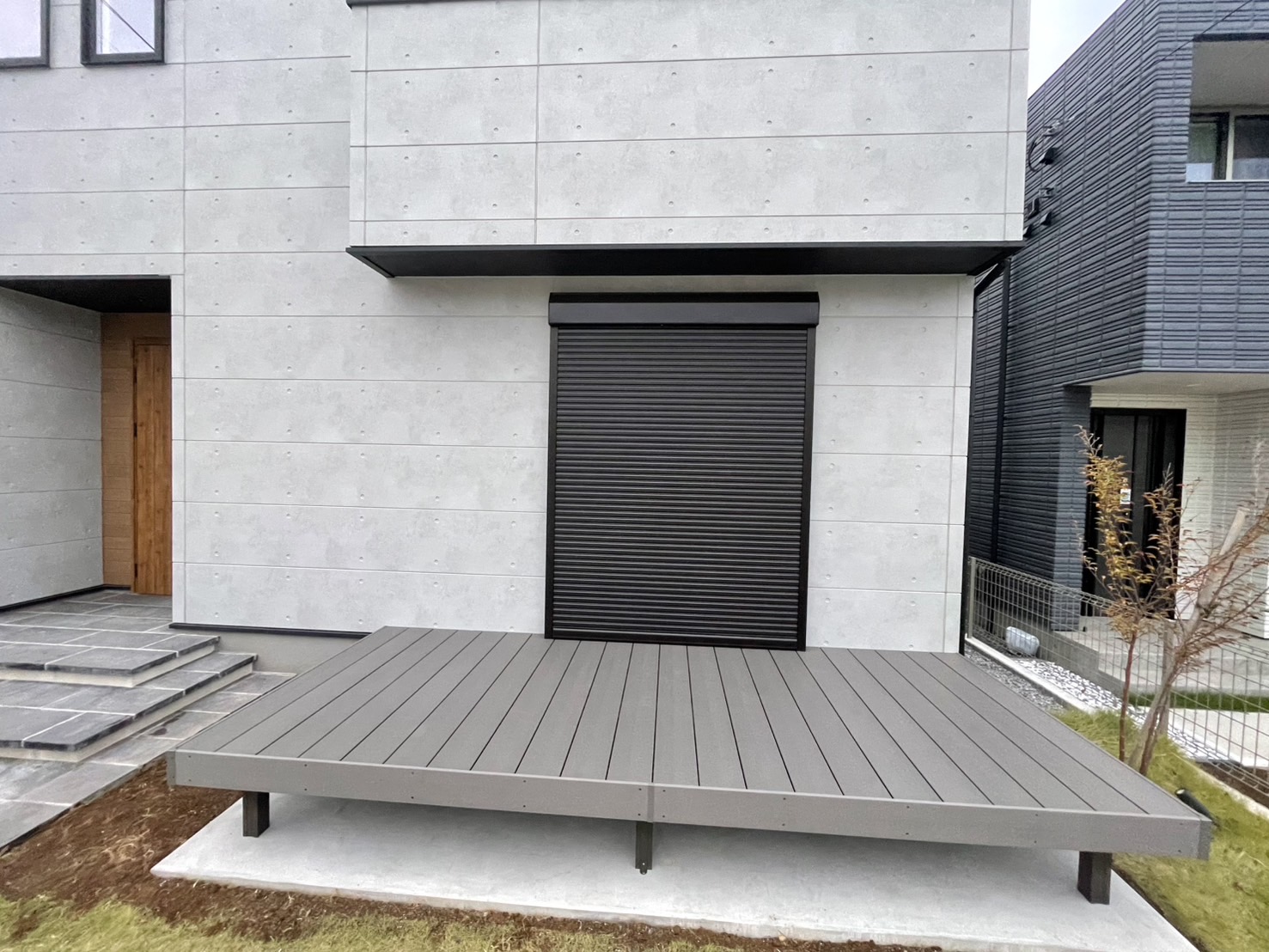 つくば市の住宅に施工したロータイプのウッドデッキ